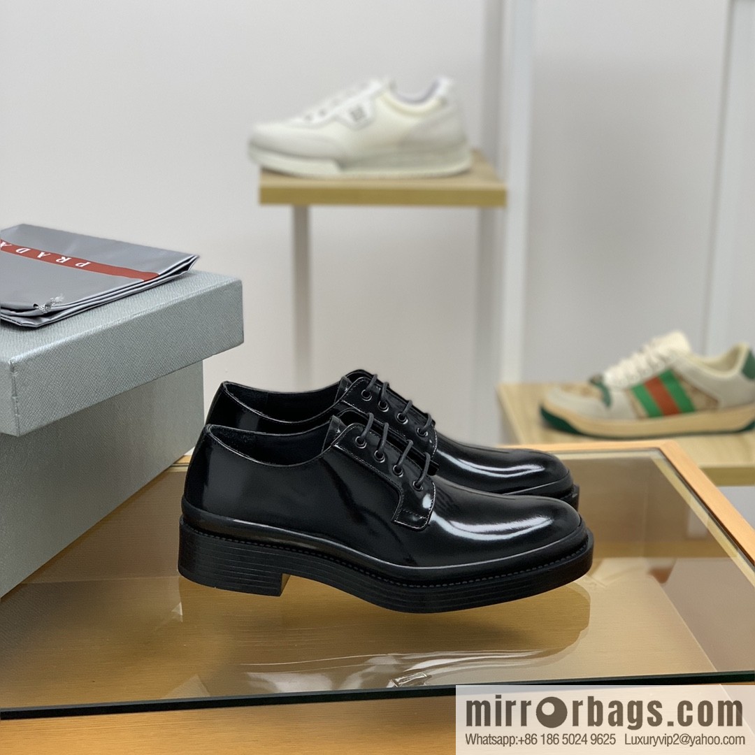 PRADA Prada selects leather to make men's derby shoes