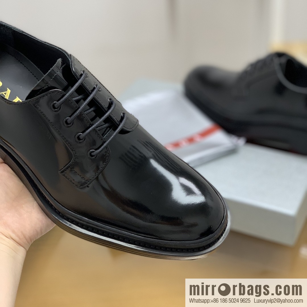 PRADA Prada selects leather to make men's derby shoes