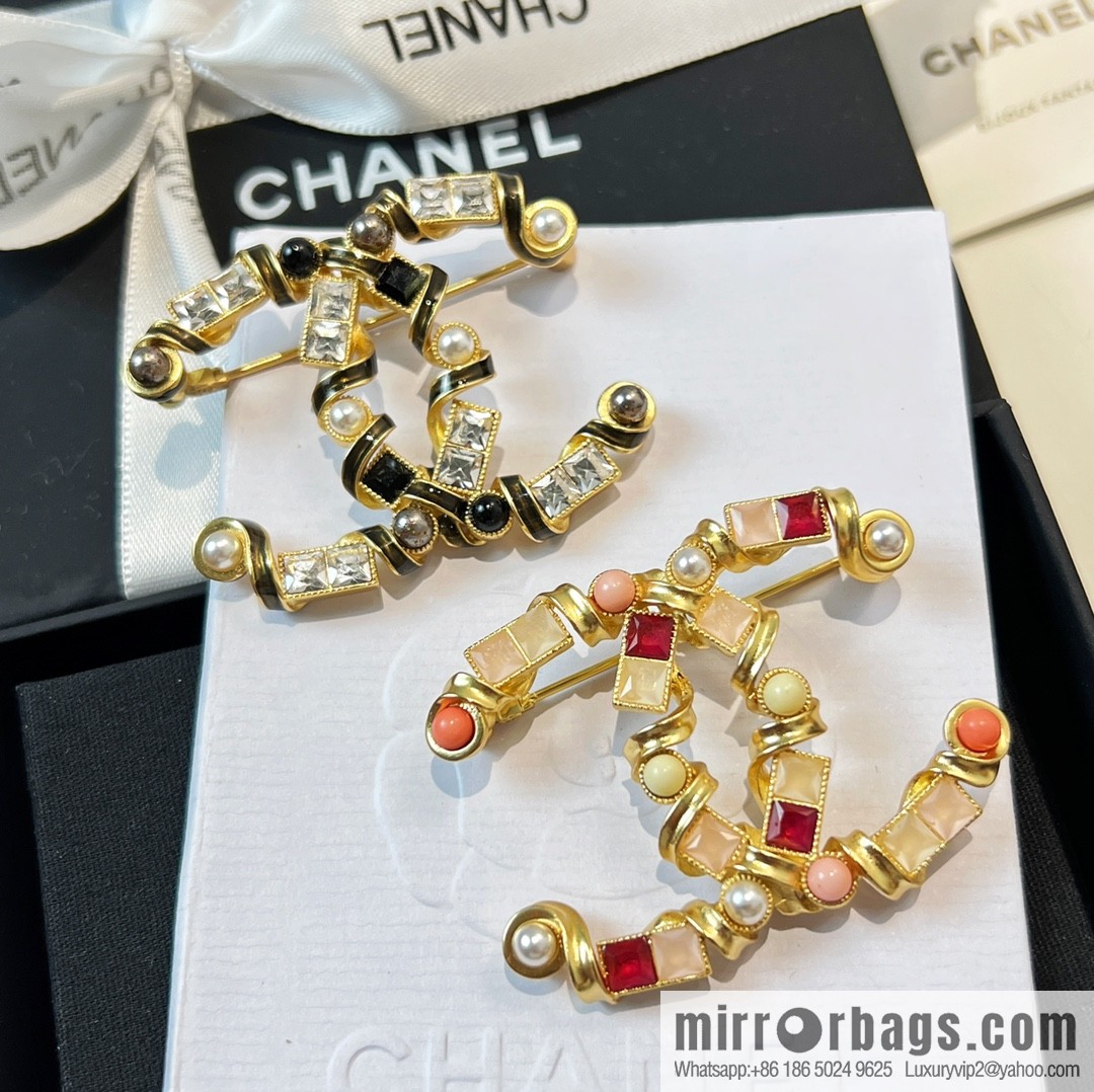 New ☑️ Chanel double c square diamond powder pearl brooch