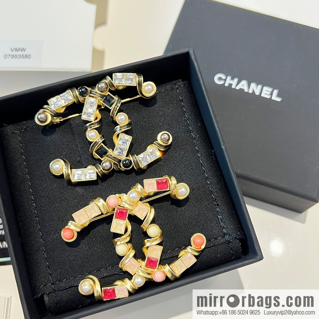 New ☑️ Chanel double c square diamond powder pearl brooch