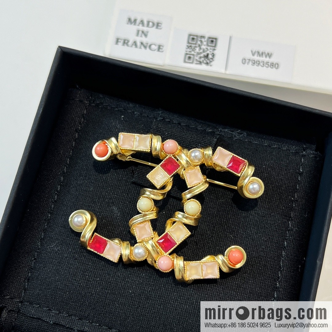 New ☑️ Chanel double c square diamond powder pearl brooch