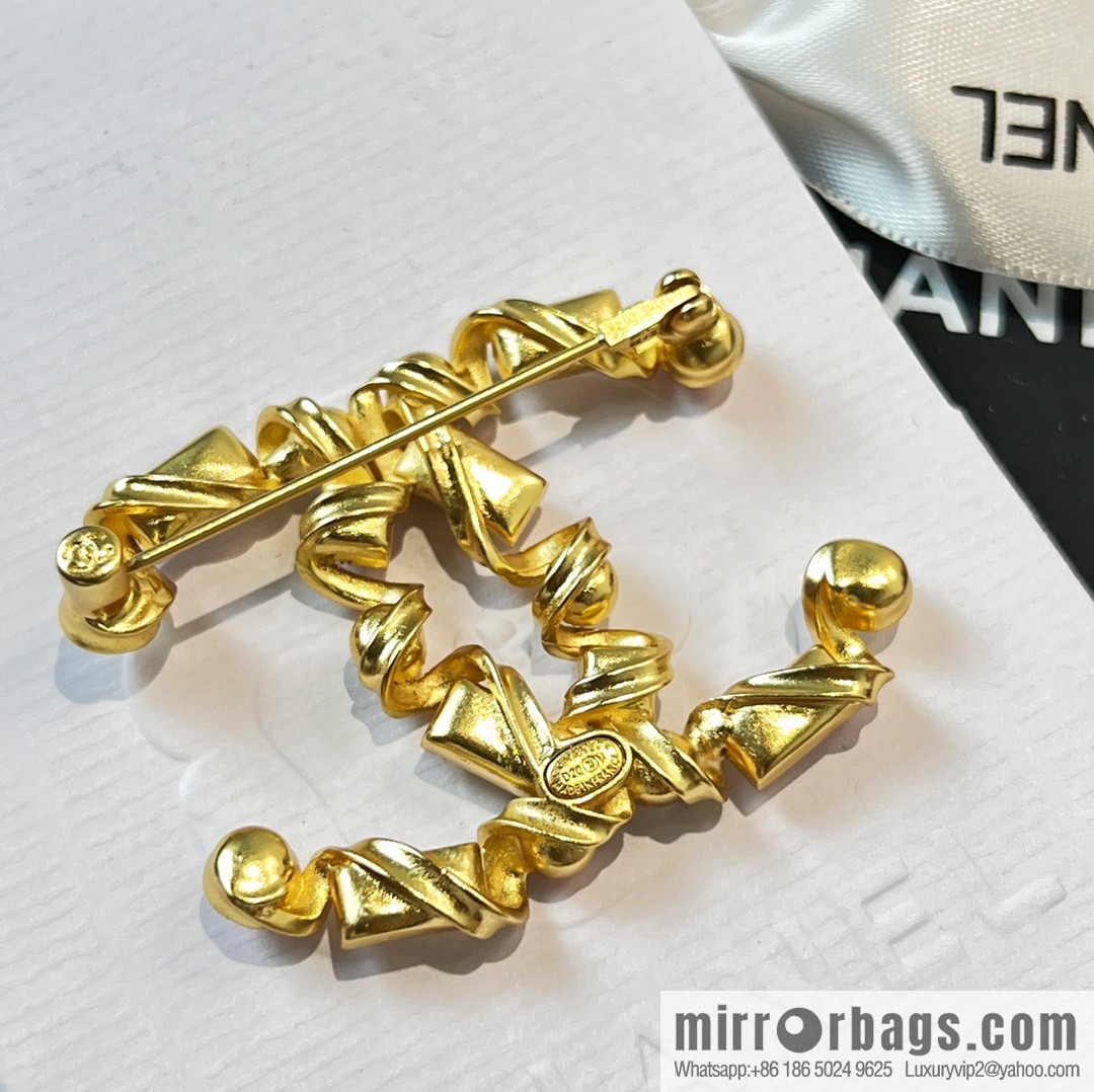 New ☑️ Chanel double c square diamond powder pearl brooch