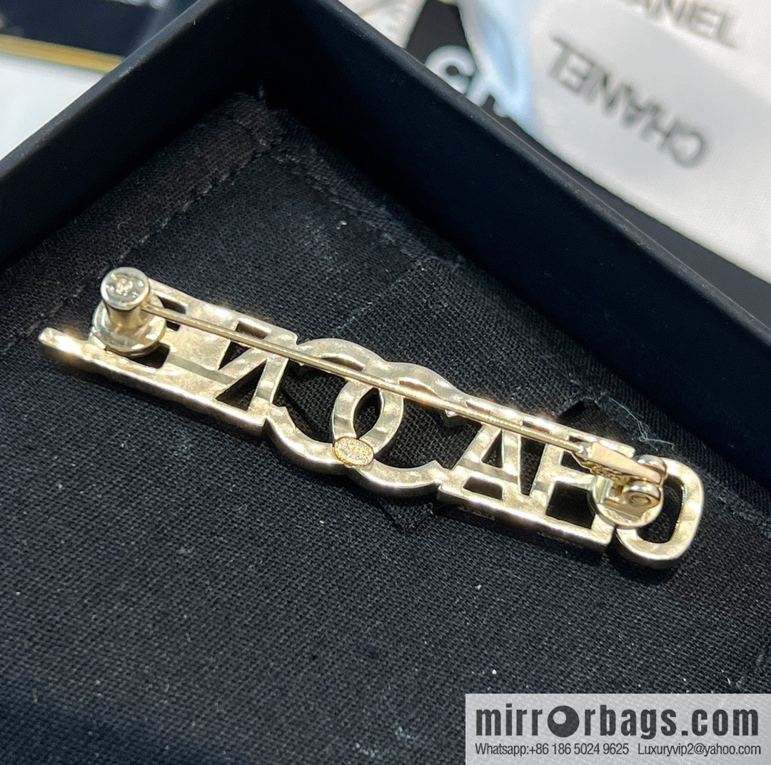 New ☑️ Chanel double c letter brooch
