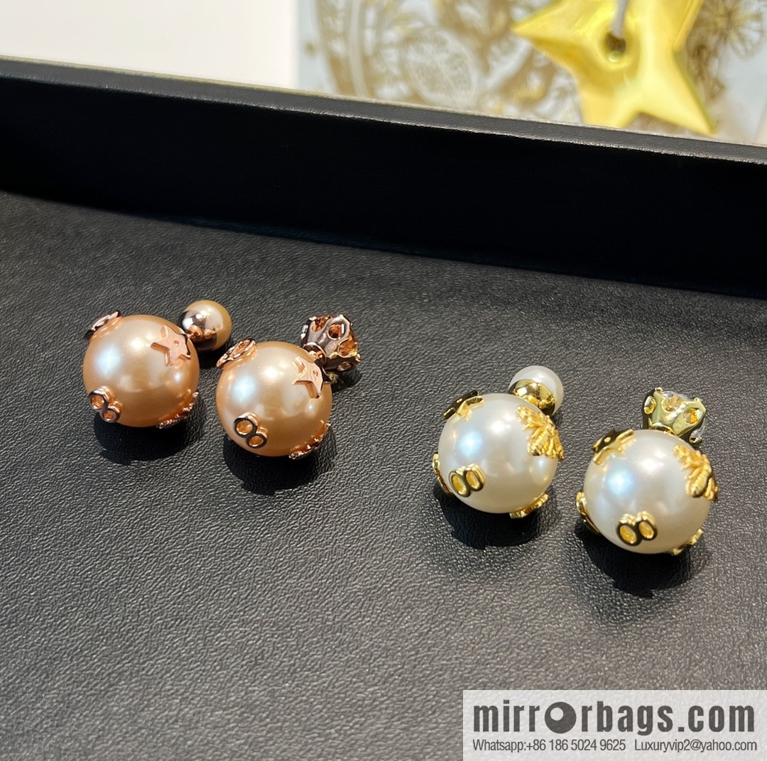 New ☑️ Dior CD size pearl stud earrings