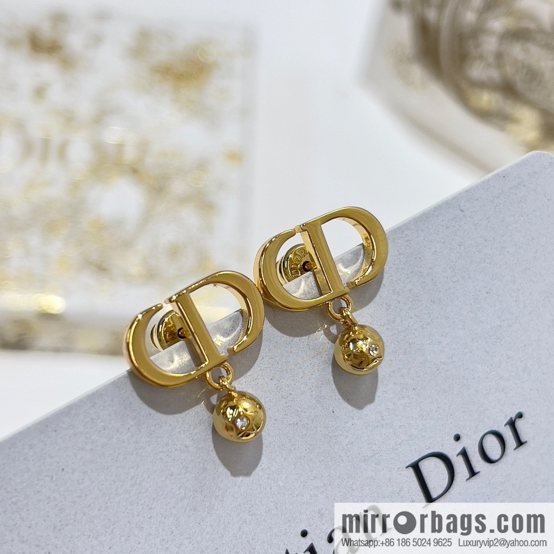 New ☑️ Dior CD stud earrings