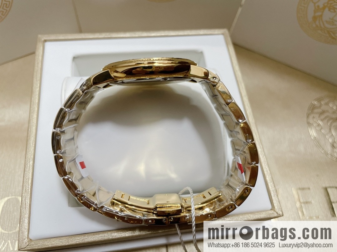 The new Versace V-TRIBUTE series, with a diameter of 36mm