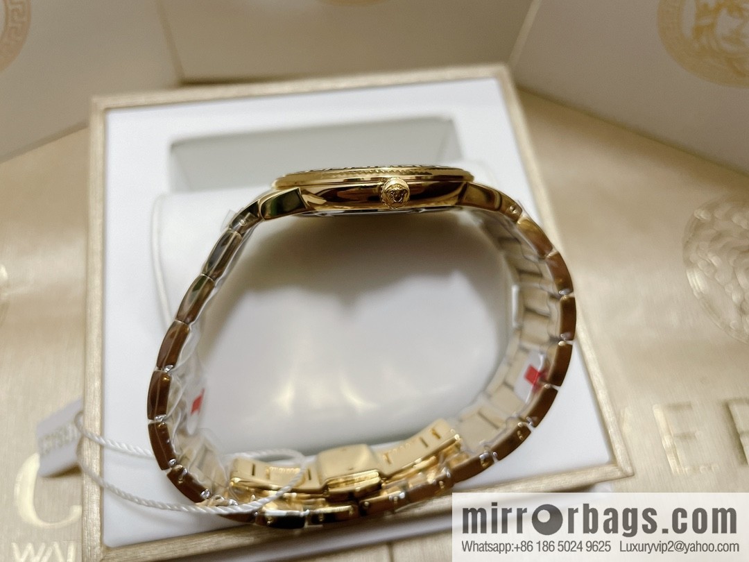 The new Versace V-TRIBUTE series, with a diameter of 36mm