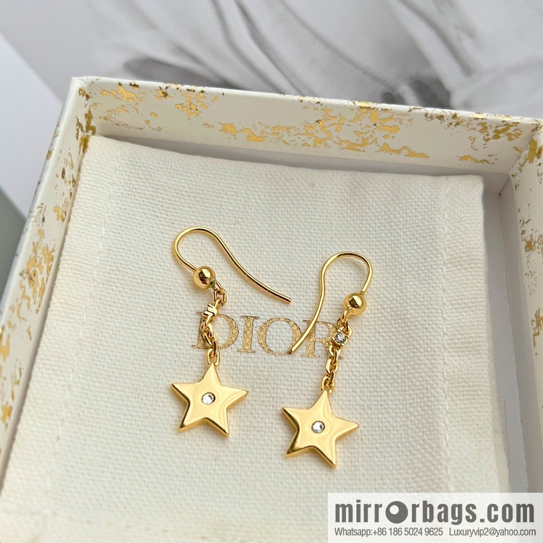 New ☑️ Dior star pentagram earrings