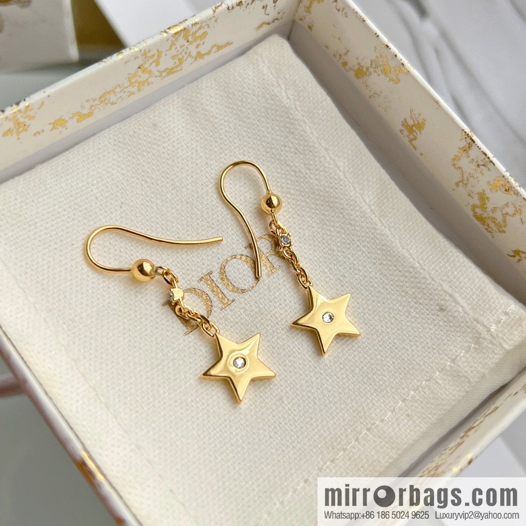 New ☑️ Dior star pentagram earrings