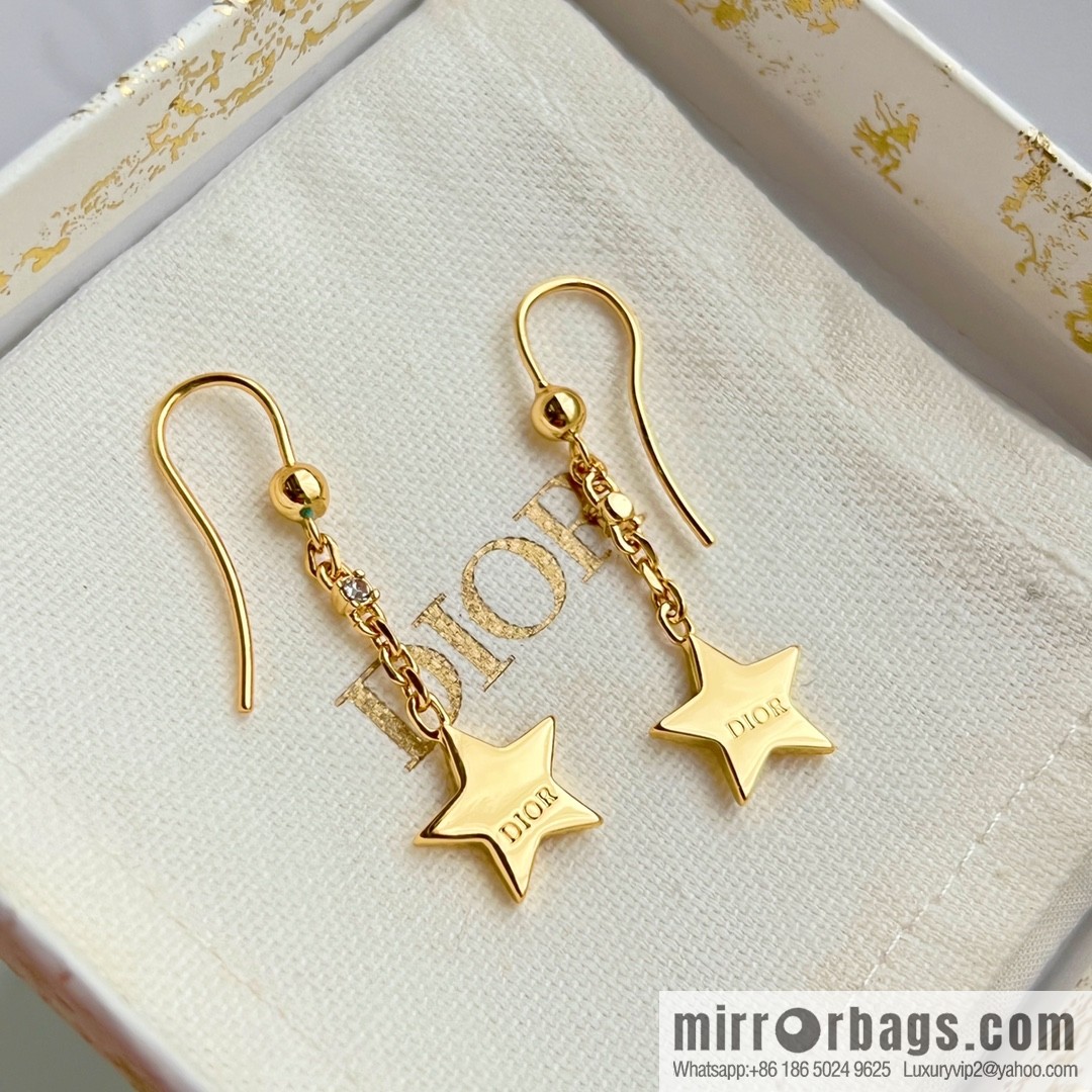 New ☑️ Dior star pentagram earrings