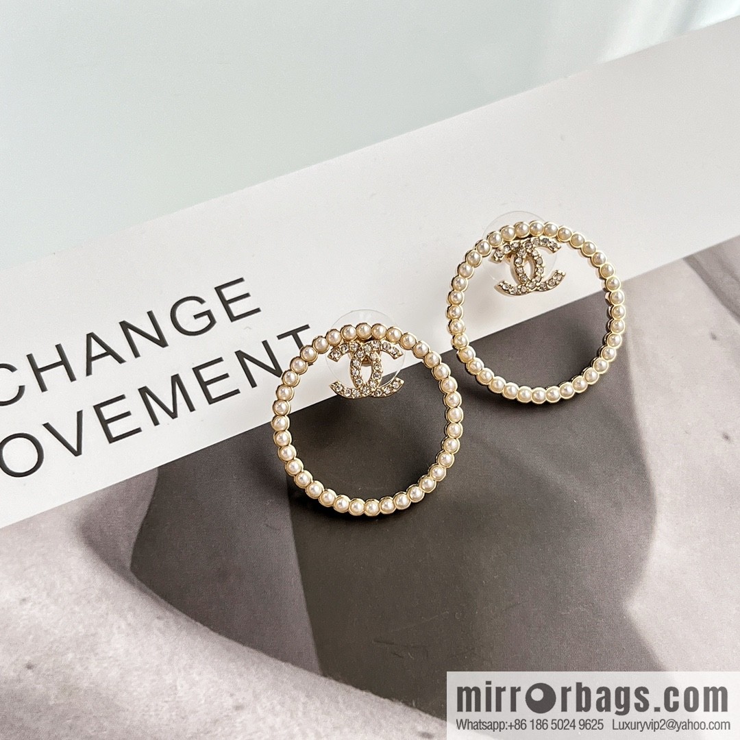 New ☑️ Chanel c1 double c round pearl stud earrings