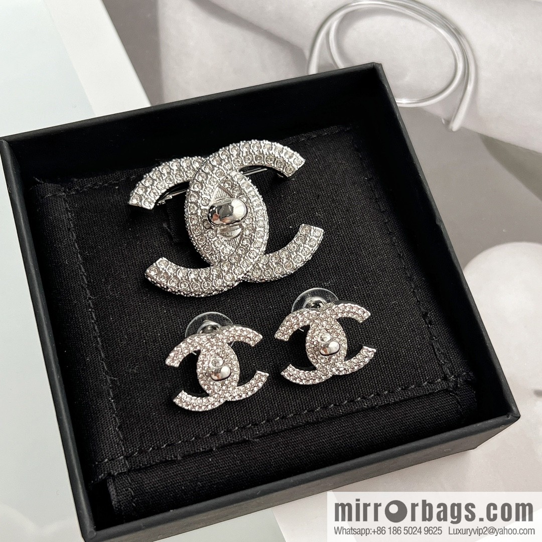 New ☑️ Chanel double c full diamond stud earrings brooch