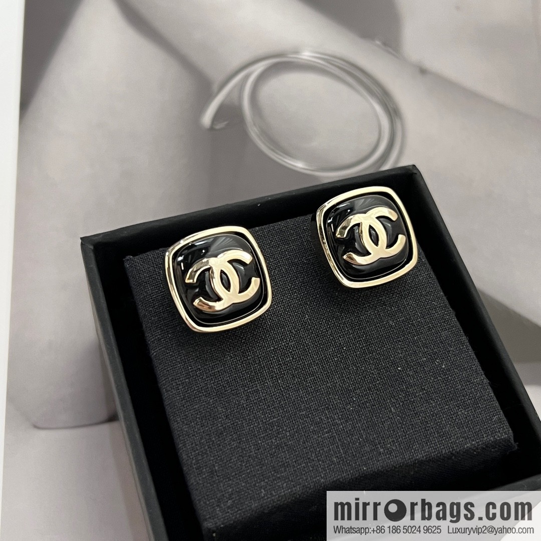 New ☑️ Chanel c1 double c square stud earrings