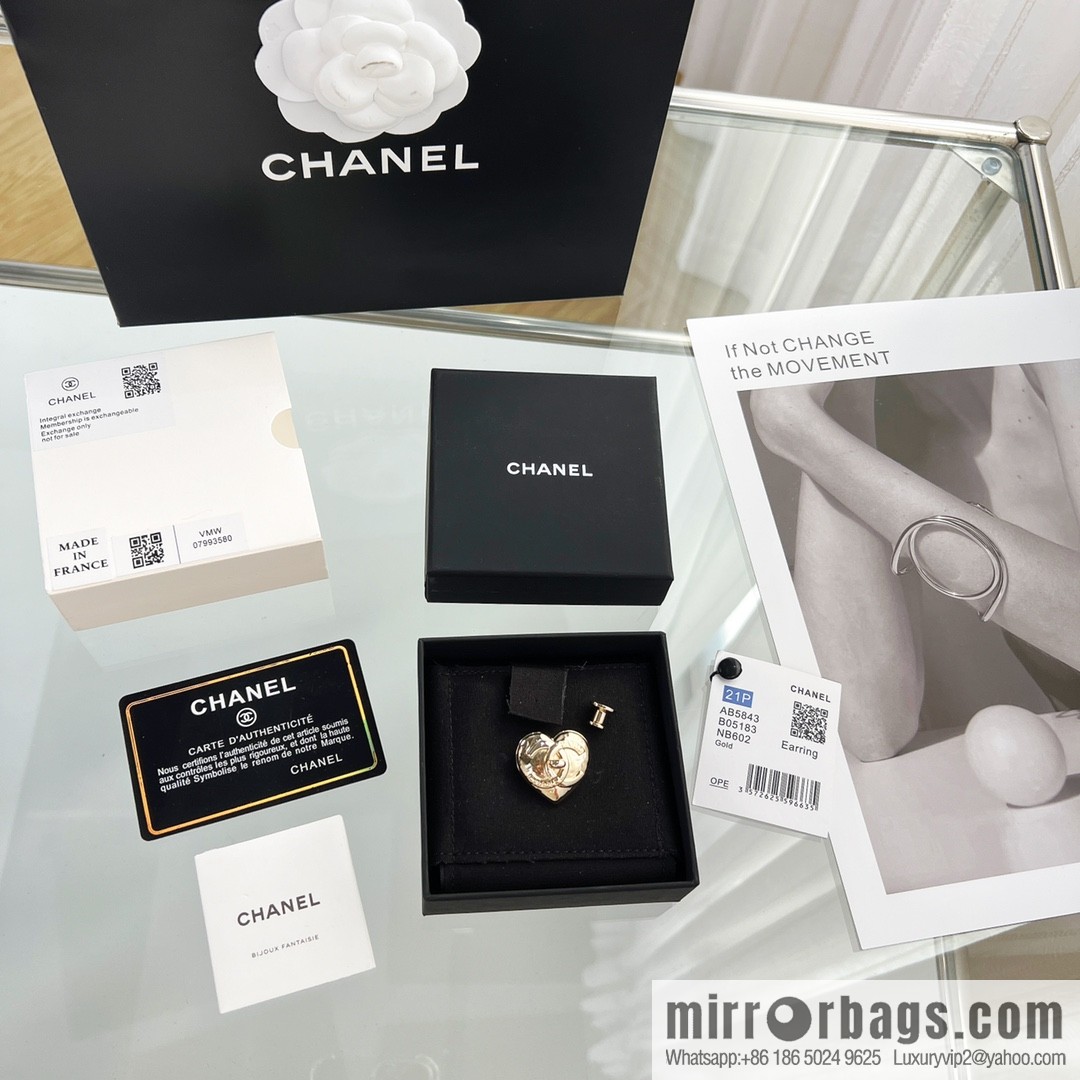 New ☑️ Chanel gold double c peach heart brooch
