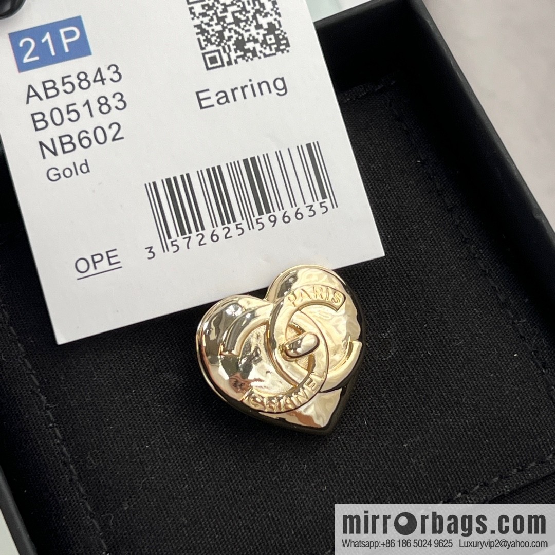 New ☑️ Chanel gold double c peach heart brooch