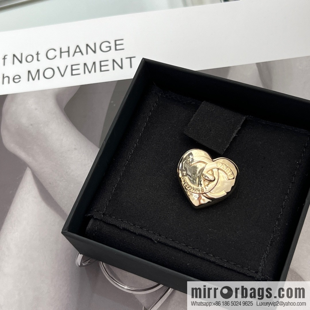 New ☑️ Chanel gold double c peach heart brooch