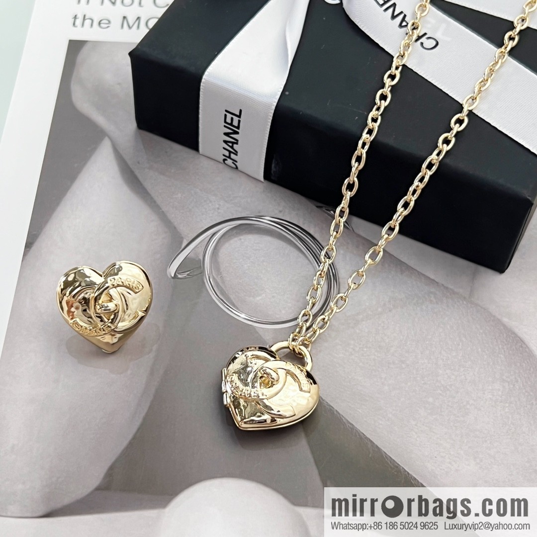 New ☑️ Chanel gold double c peach heart love necklace sweater chain