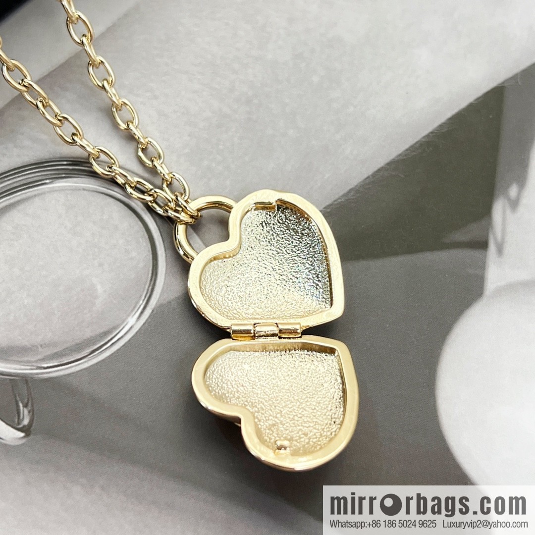 New ☑️ Chanel gold double c peach heart love necklace sweater chain