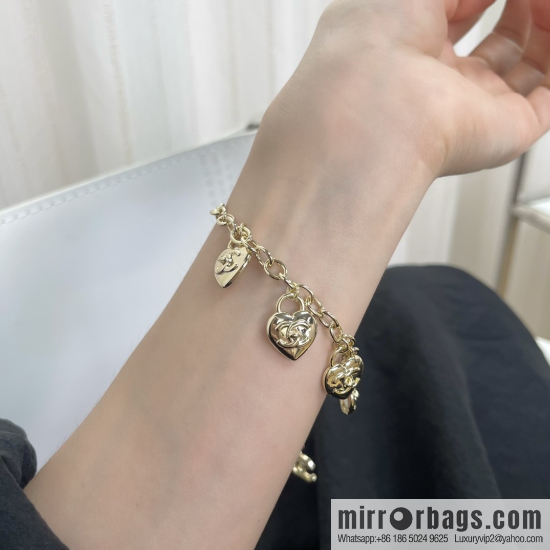 New ☑️ Chanel heart love bracelet