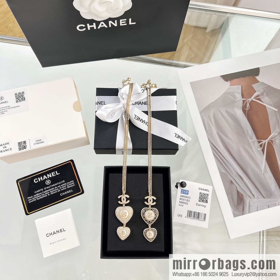New ☑️ Chanel double c peach heart black and white diamond necklace