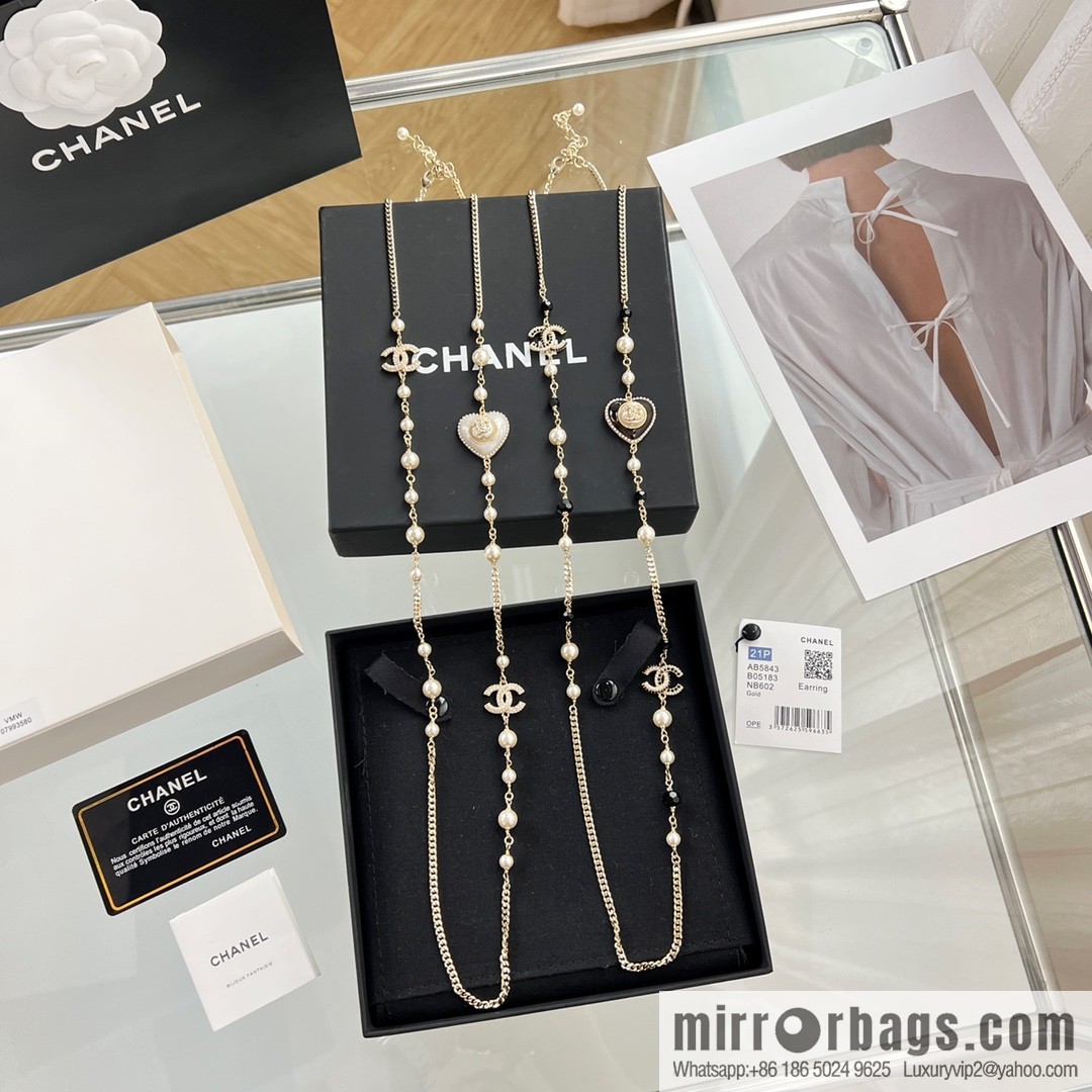 New ☑️ Chanel double c peach heart black and white diamond sweater chain necklace