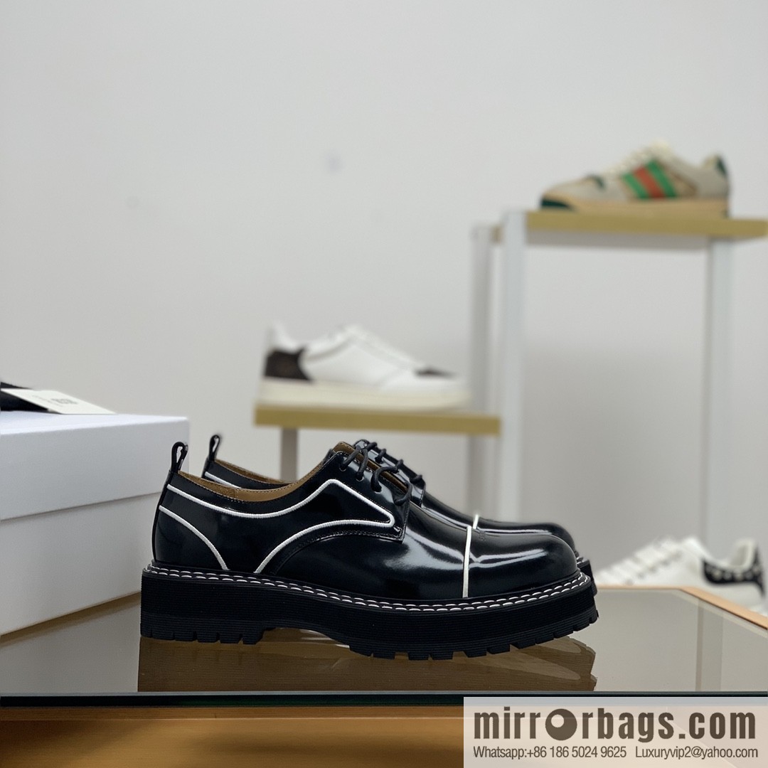 Givenchy Givenchy, selected leather making men's derby shoes