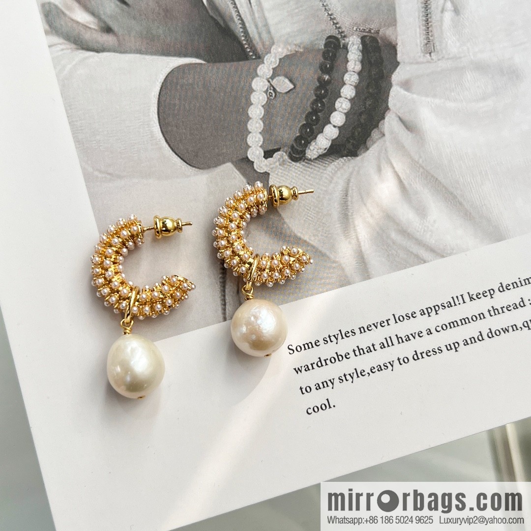 New ☑️ Dior pearl stud earrings