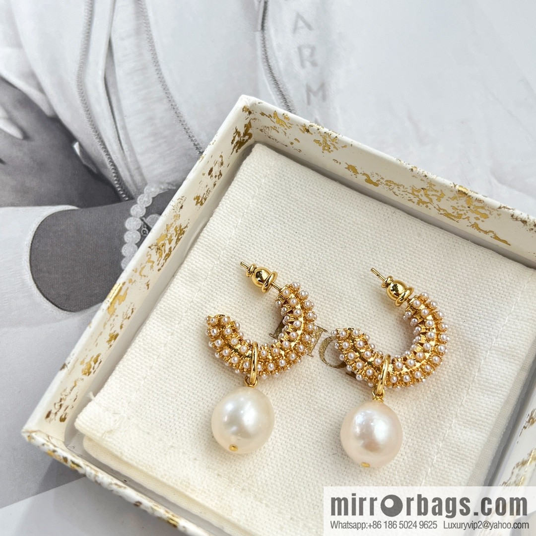 New ☑️ Dior pearl stud earrings
