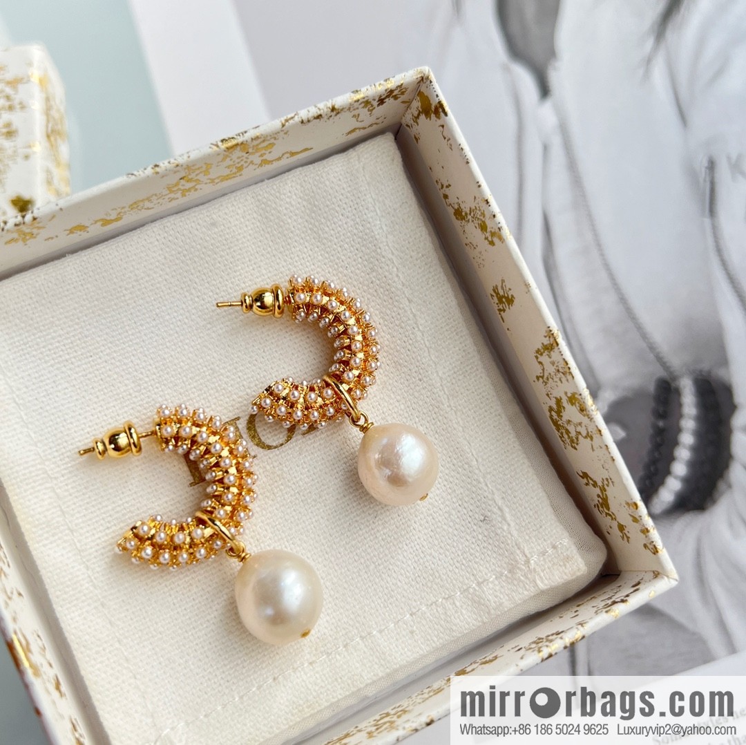 New ☑️ Dior pearl stud earrings