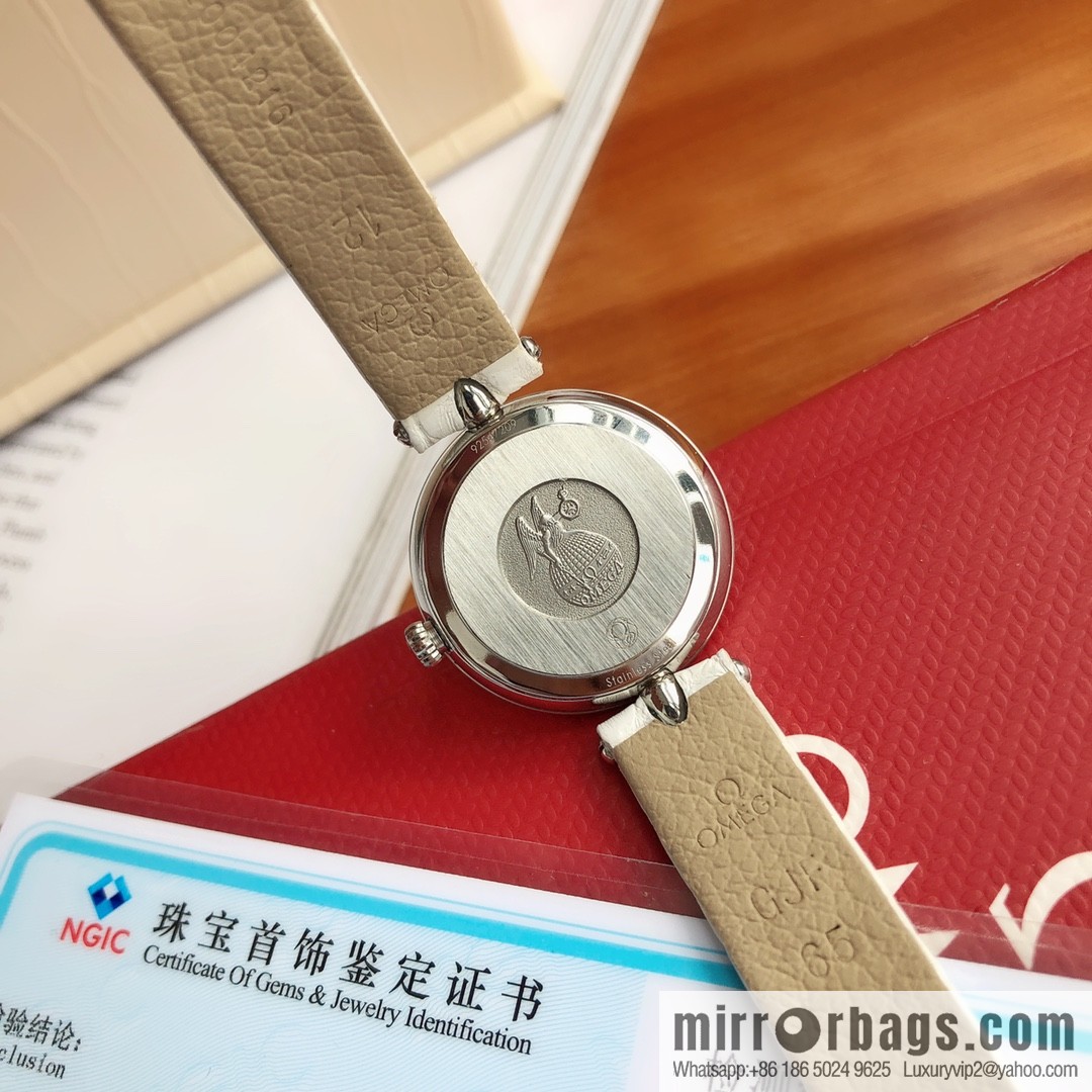 The Omega disc fly series belongs to the same Swiss quartz movement