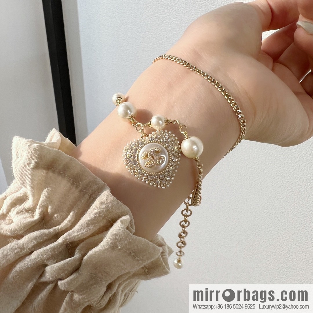 New ☑️ Chanel full diamond peach heart double c bracelet