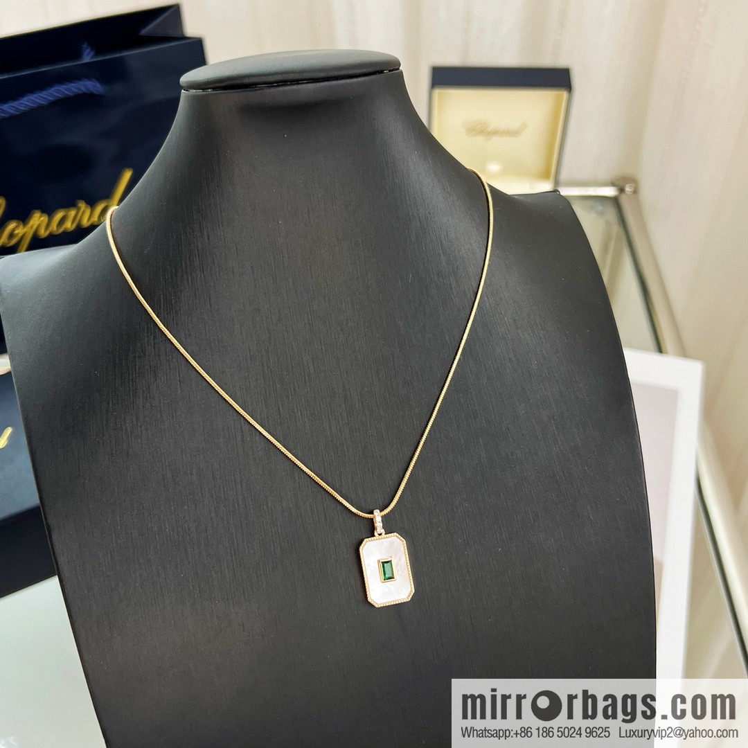 Chopard HAPPY DIAMONDS ICONS square necklace