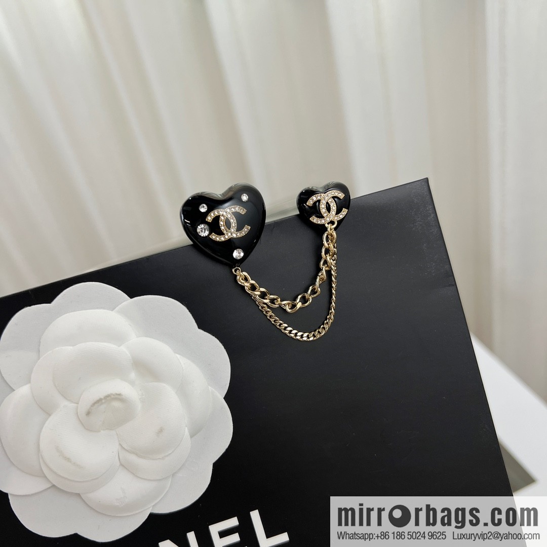 New ☑️ Chanel double c black peach heart love brooch