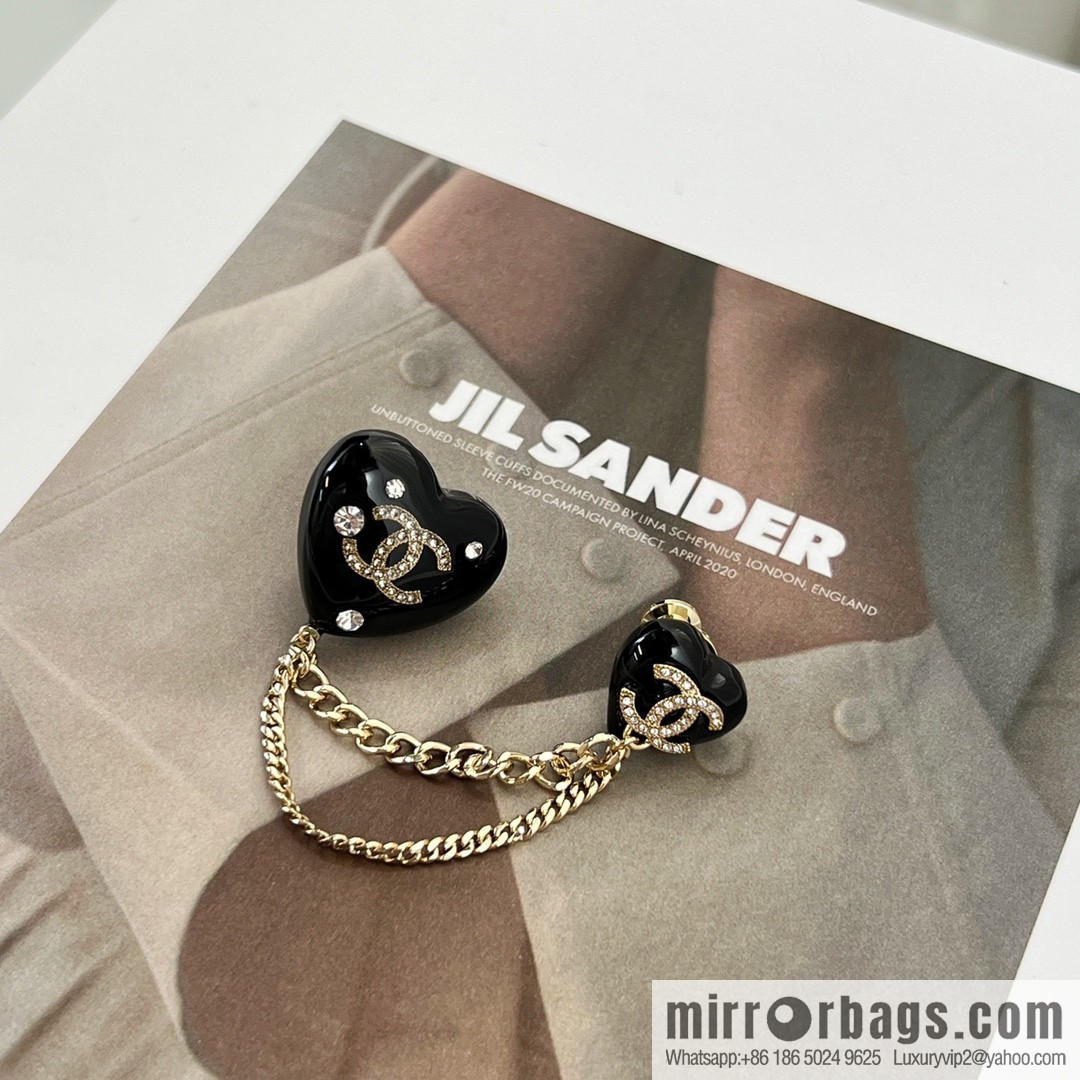 New ☑️ Chanel double c black peach heart love brooch