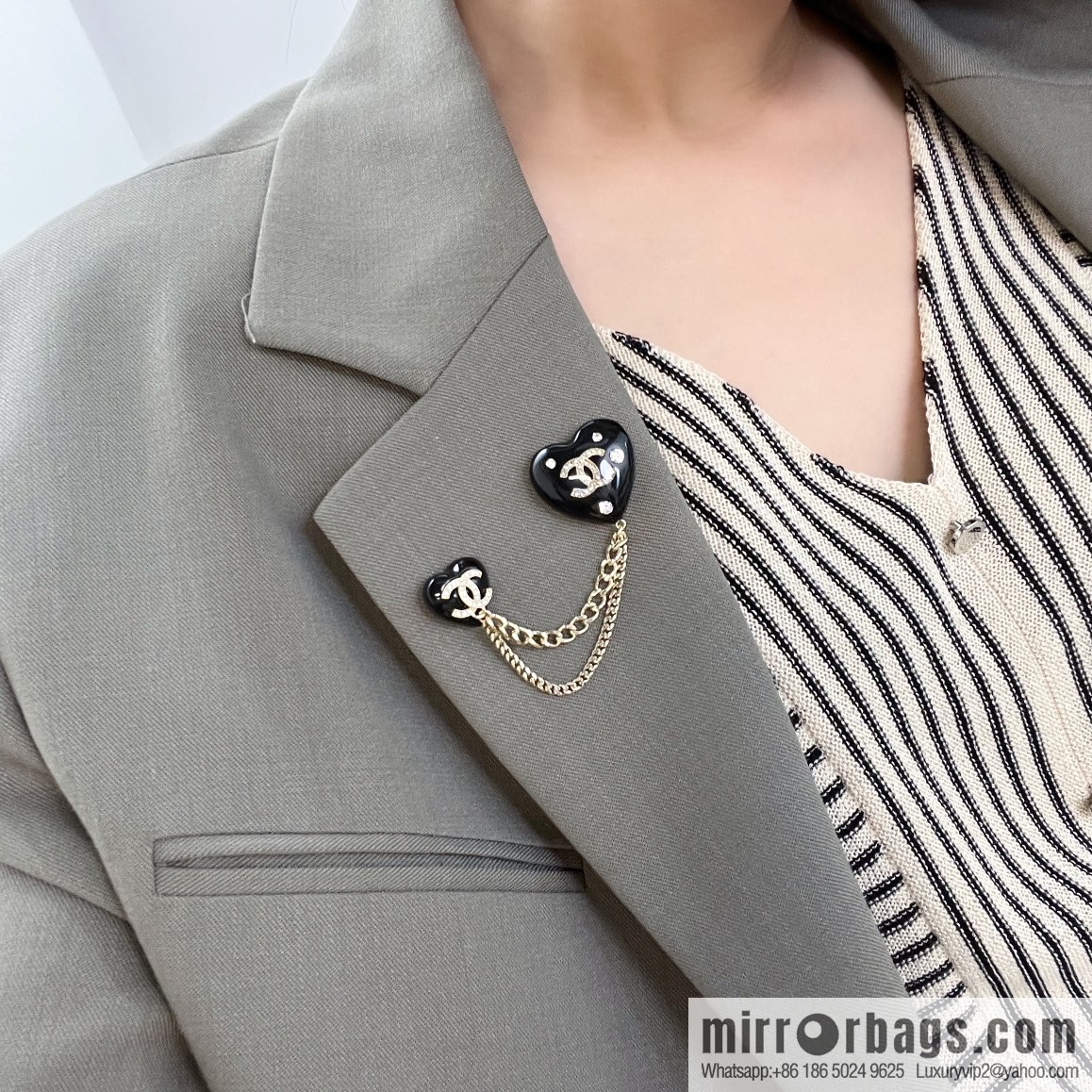New ☑️ Chanel double c black peach heart love brooch