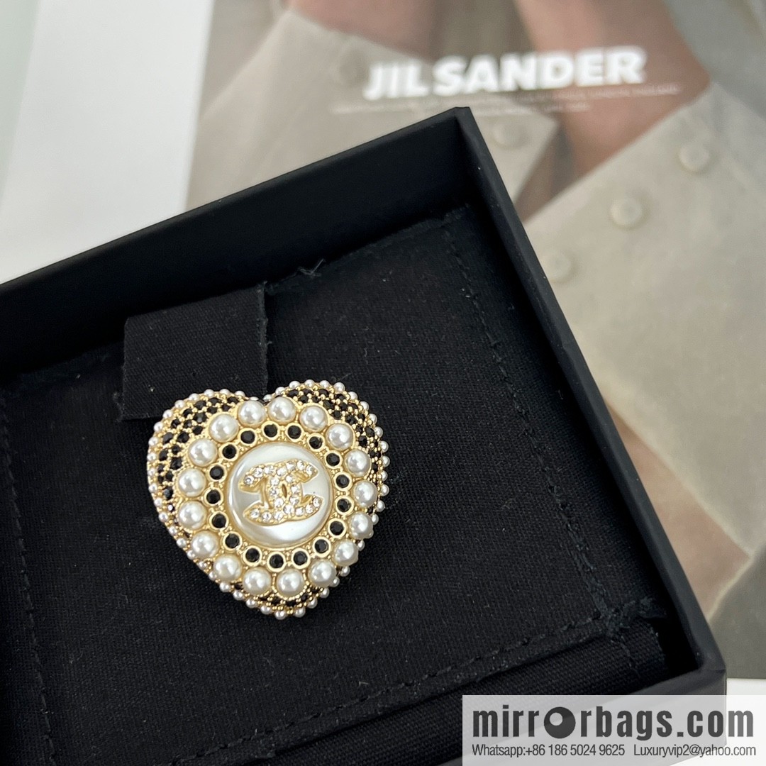 New ☑️ Chanel double c pearl peach heart love brooch