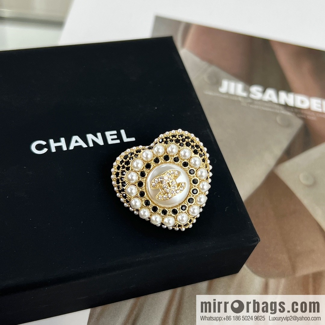 New ☑️ Chanel double c pearl peach heart love brooch