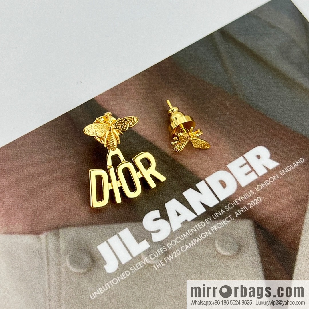 New ☑️ Dior bee letter stud earrings