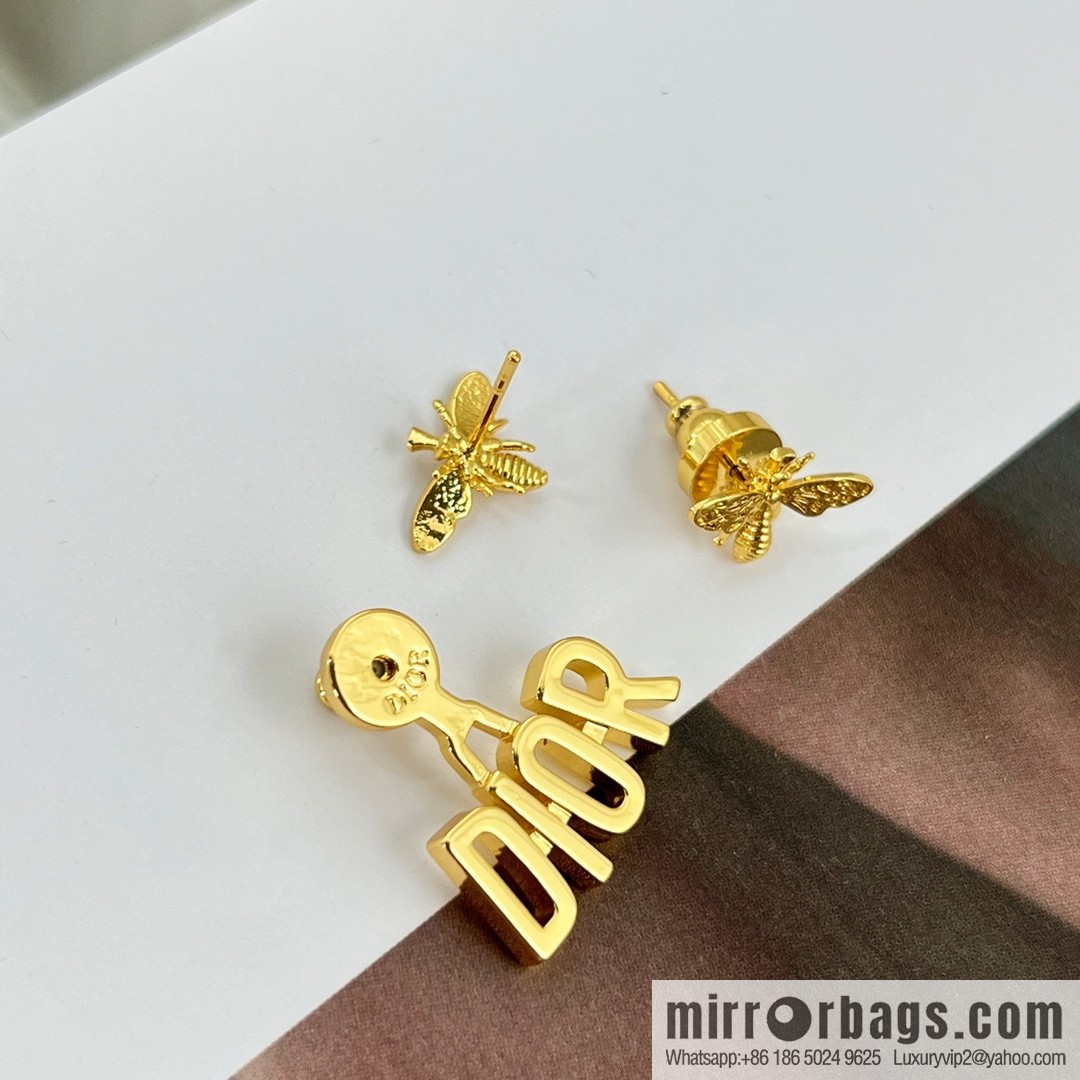 New ☑️ Dior bee letter stud earrings
