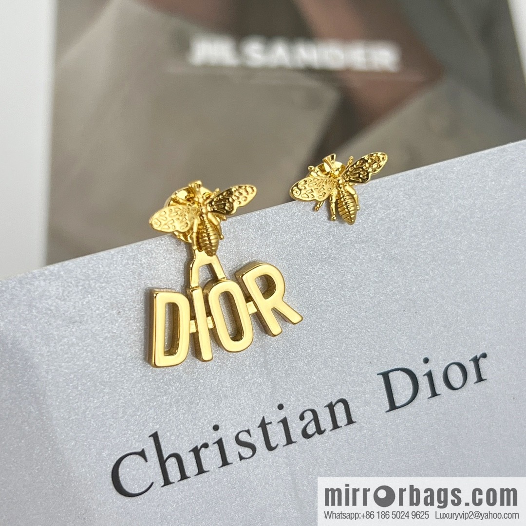 New ☑️ Dior bee letter stud earrings