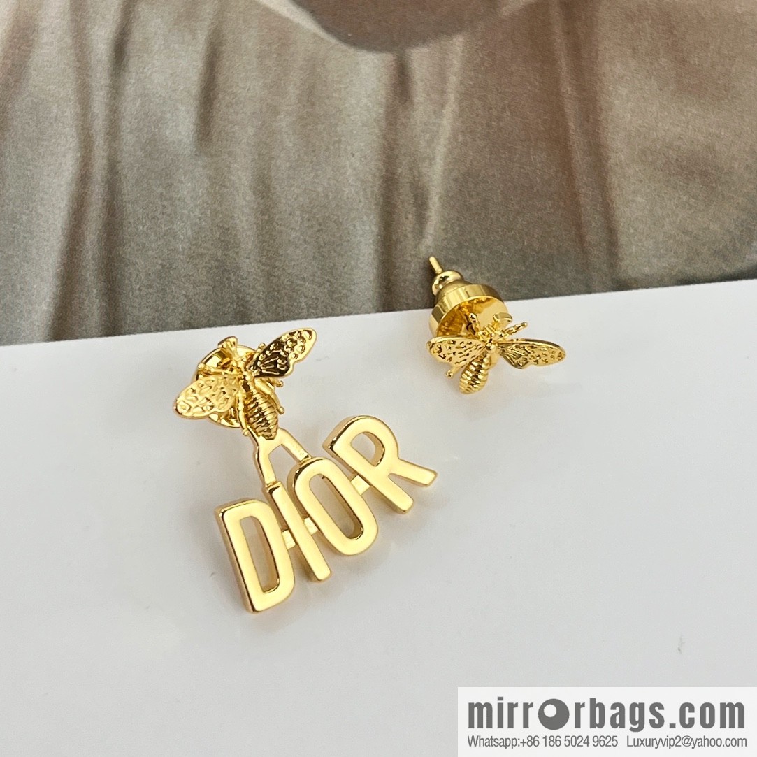 New ☑️ Dior bee letter stud earrings