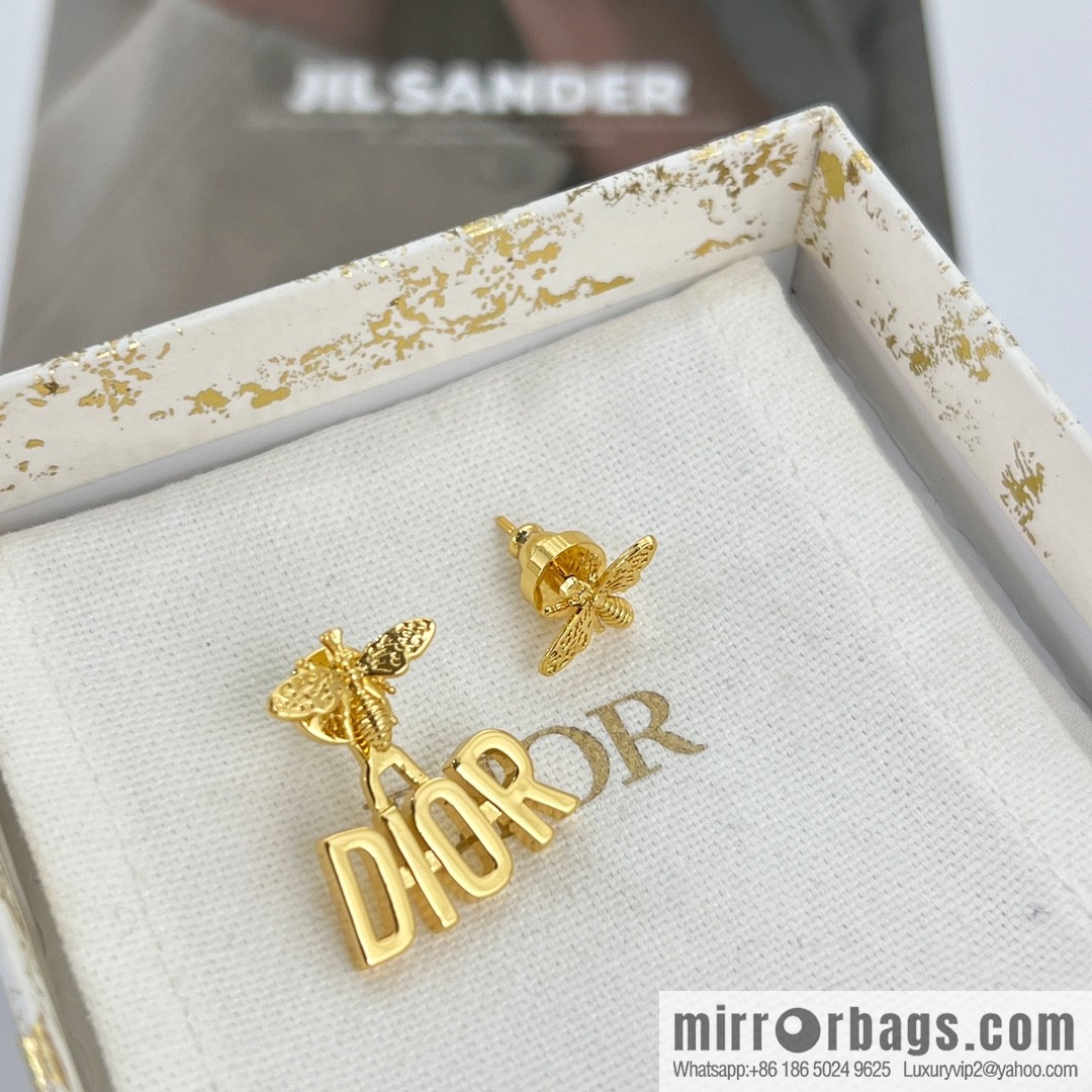 New ☑️ Dior bee letter stud earrings