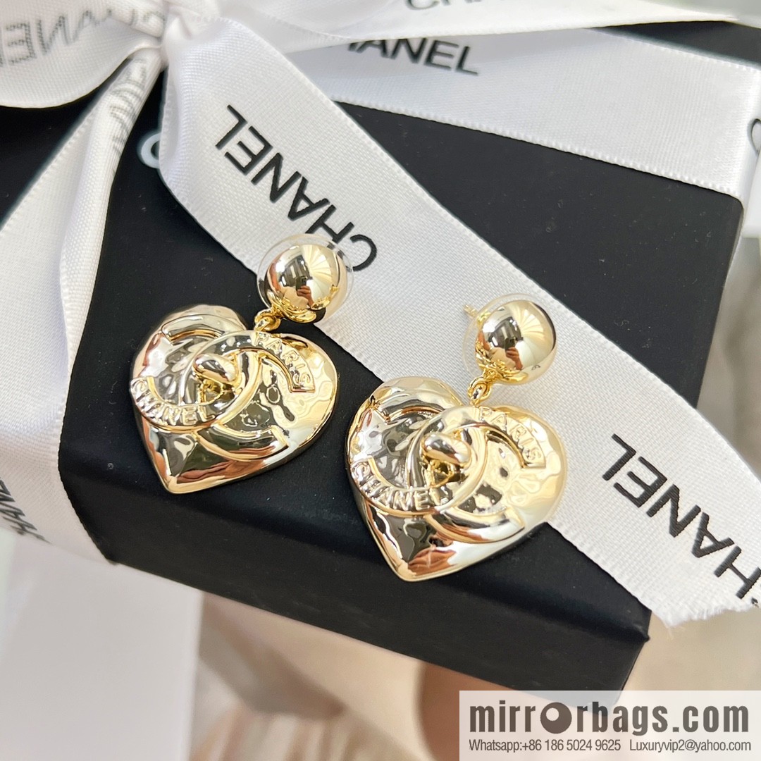 New ☑️ Chanel heart love stud earrings