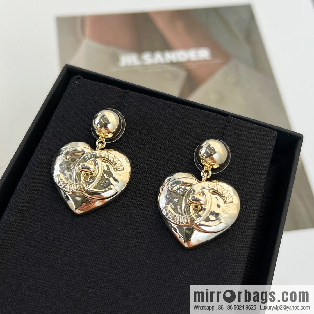 New ☑️ Chanel heart love stud earrings