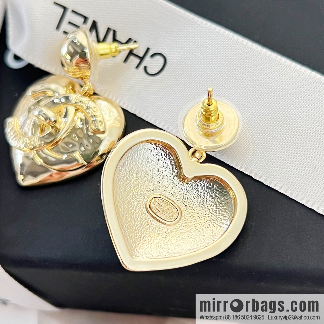 New ☑️ Chanel heart love stud earrings