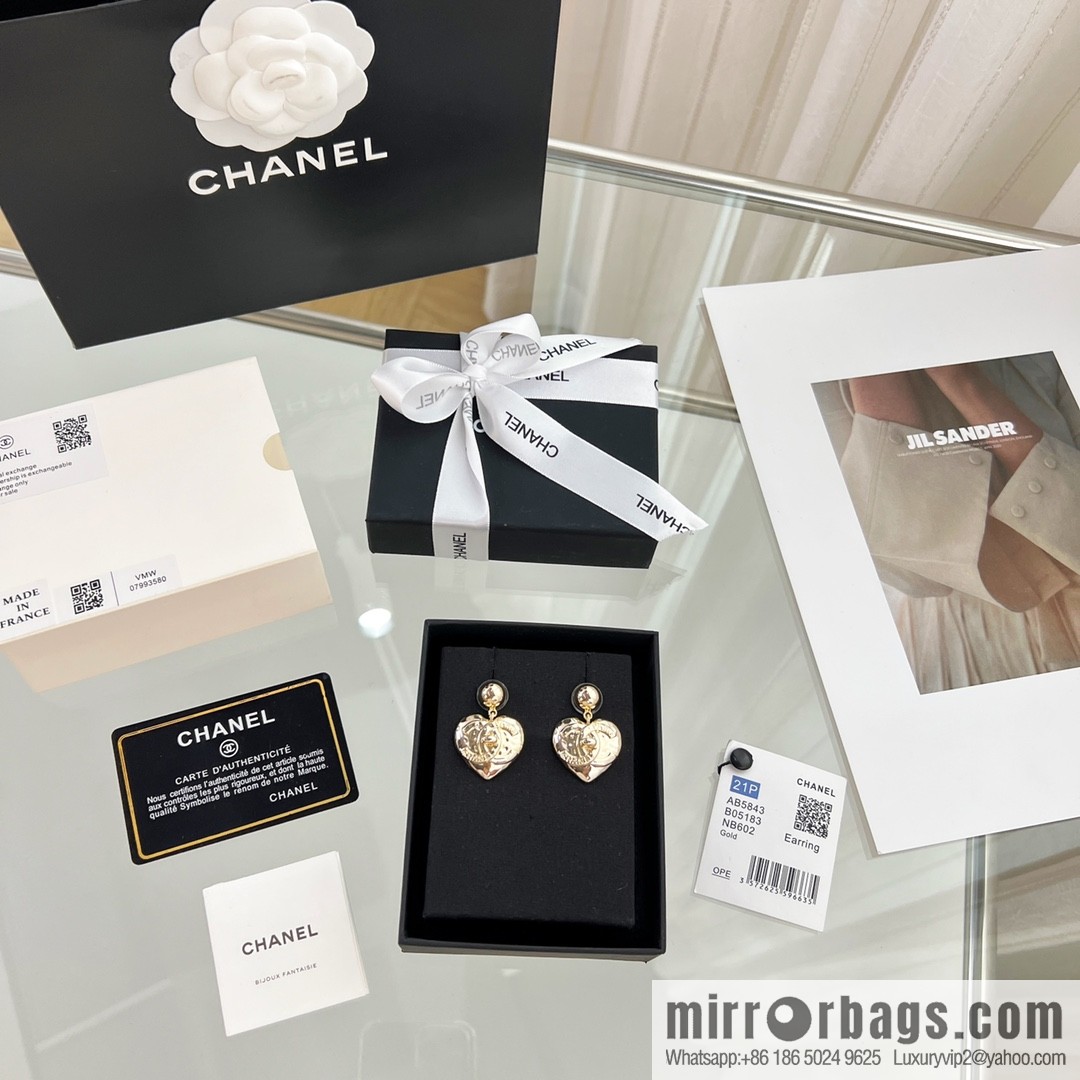 New ☑️ Chanel heart love stud earrings
