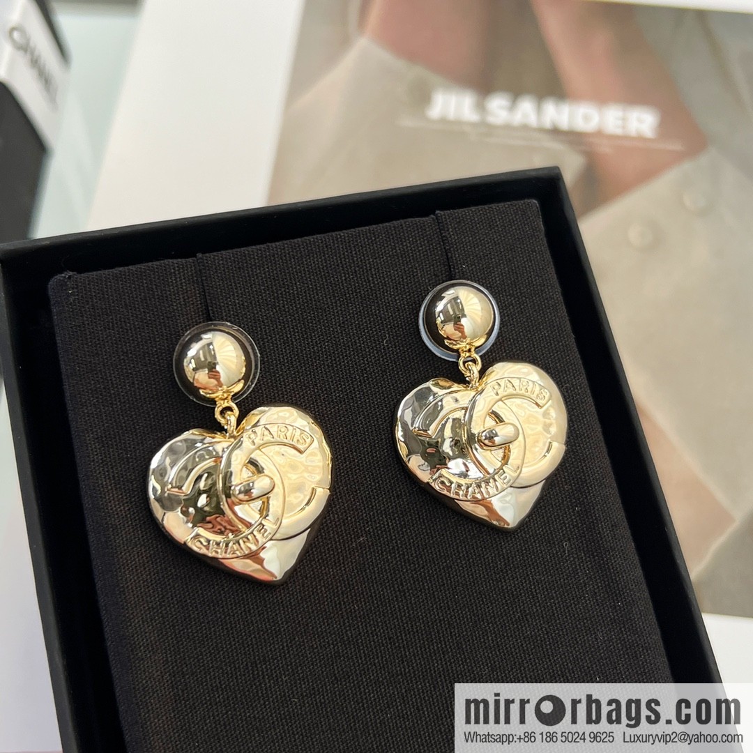 New ☑️ Chanel heart love stud earrings