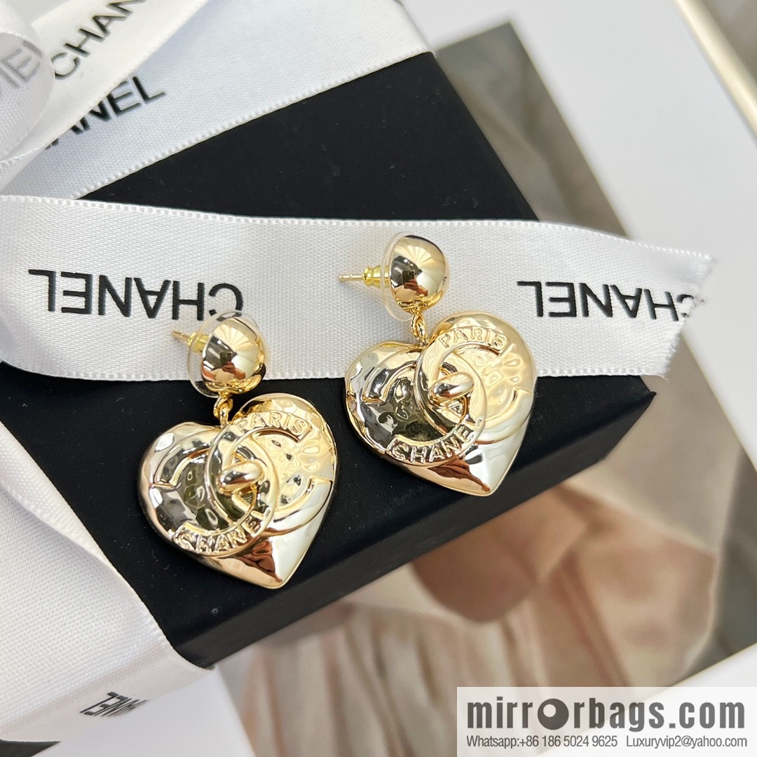 New ☑️ Chanel heart love stud earrings