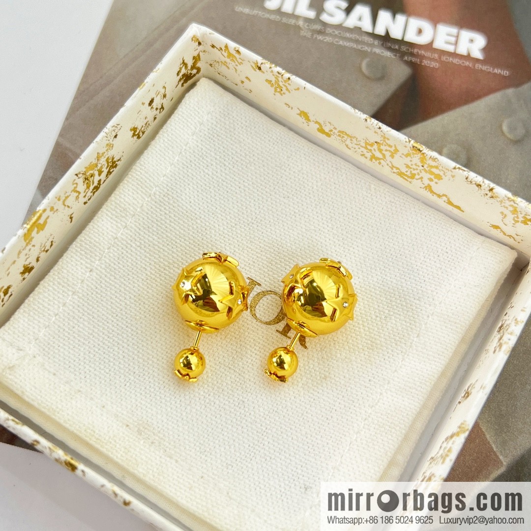 New ☑️ Dior gold stud earrings