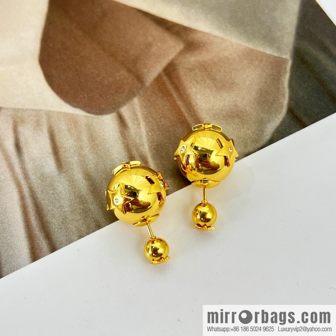 New ☑️ Dior gold stud earrings